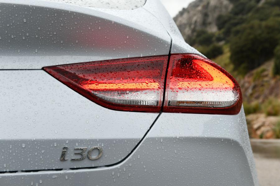 Детали экстерьера Hyundai i30 Fastback (PD) 2017 года  (WW) (фото 12 из 51)